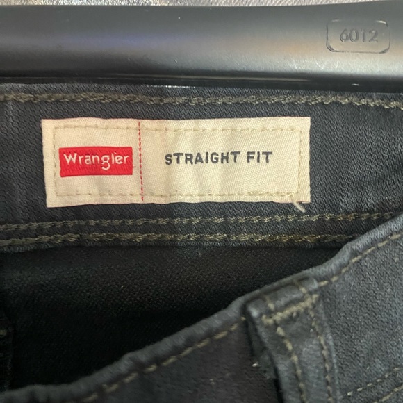 Men’s Wrangler Straight Fit Black Stretch Pants - Picture 6 of 8